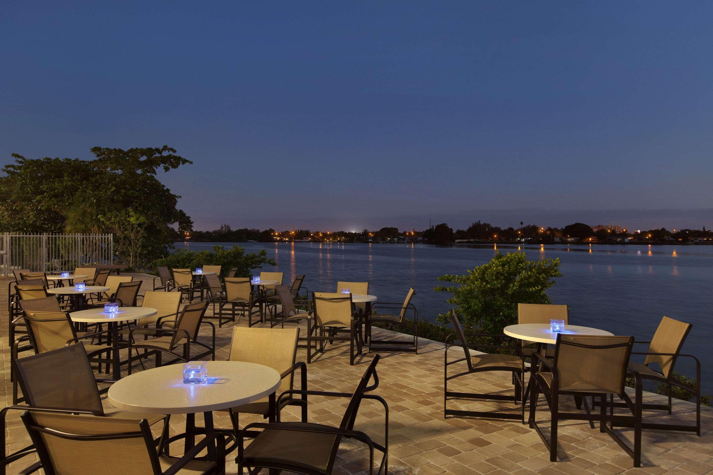 迈阿密机场坎布里亚酒店 - 蓝色泻湖 外观 照片