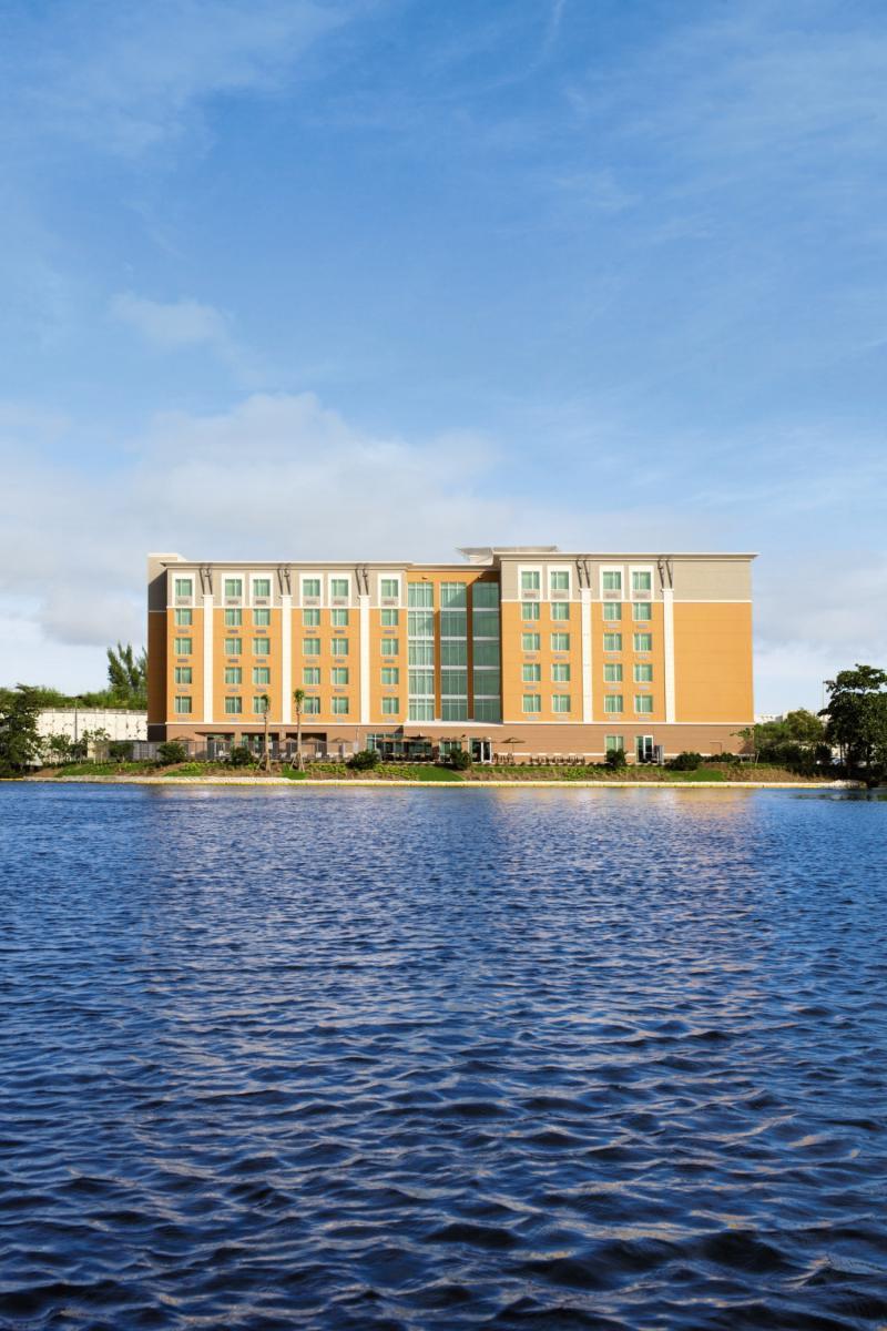 迈阿密机场坎布里亚酒店 - 蓝色泻湖 外观 照片